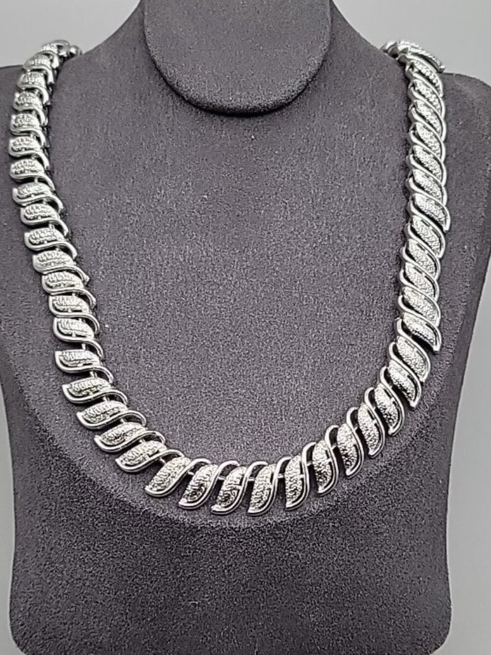 Vintage Coro Articulated Textured Necklace 17" Silver Tone